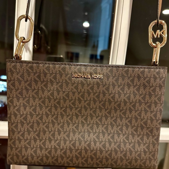 Michael Kors Handbags - Michael Kors Trisha Medium Logo Crossbody Bag - Excellent Condition